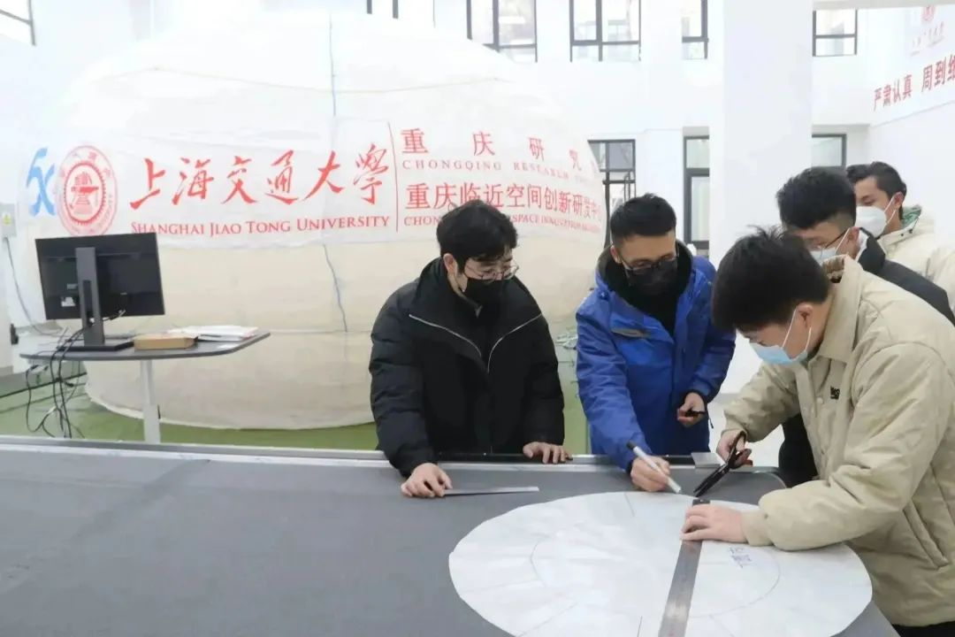重庆日报:上海交大重庆临近空间创新研发中心年轻团队 · 聚焦研发“空中哨兵”浮空器